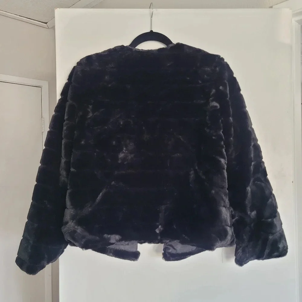 Size Small Black Fur Jacket Coat - Picture 2 of 4